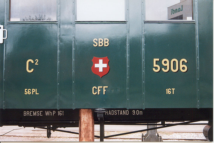 Detailansicht der Beschriftung mit dem ursprünglichen SBB Signet.