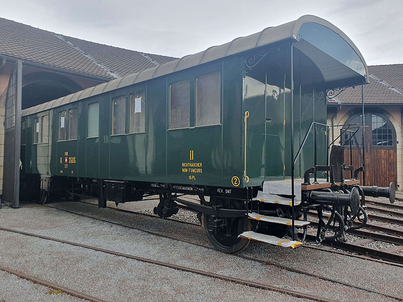 Der B 3505 auf dem ersten Aussenbild mit Griffstangen nach der Neulackierung