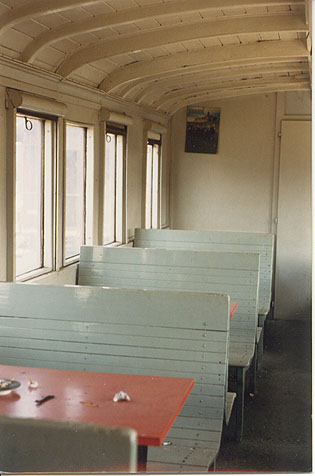 Im typischen Dienstwagen - Weiss präsentierte sich der Innenraum bei der Übernahme.