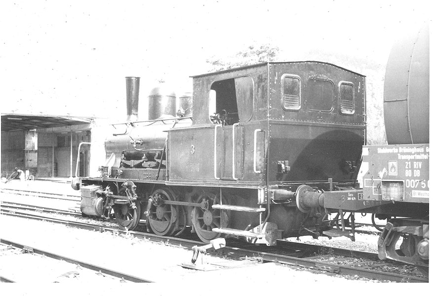 E 3/3 8485 am Schluss des Güterzug zur Überführ nach Chur