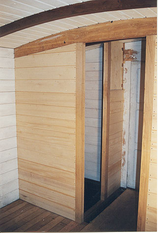 Nach der Montage des Bodens konnte auch das WC- und Gefangenenabteil wieder rekonstruiert werden.