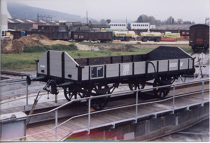 Der M3 60001 während des Bereitstellen für die Fotoaufnahmen mit der Von Roll E 2/2 5.